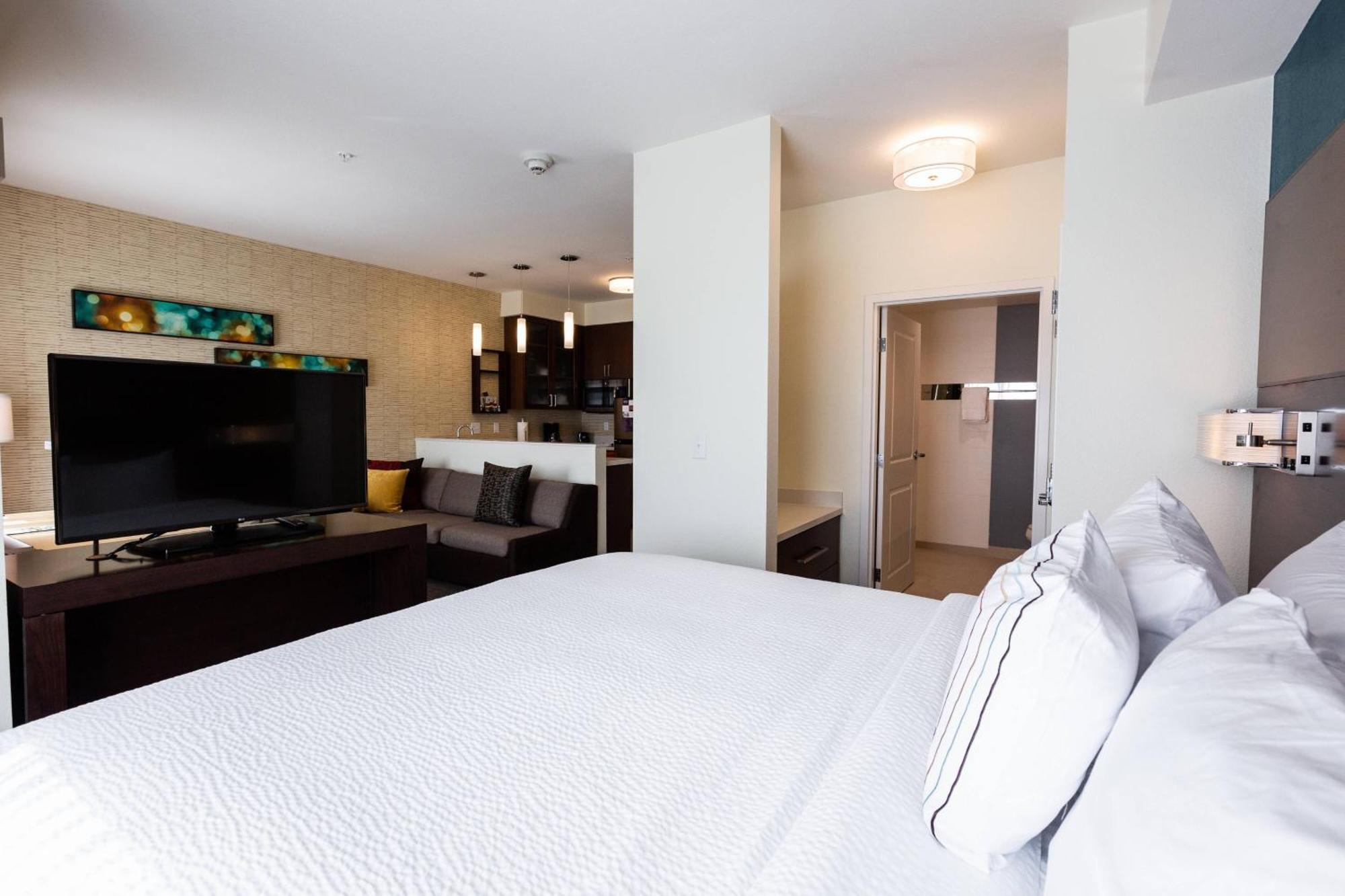 By Marriott Airport Hotel 3*